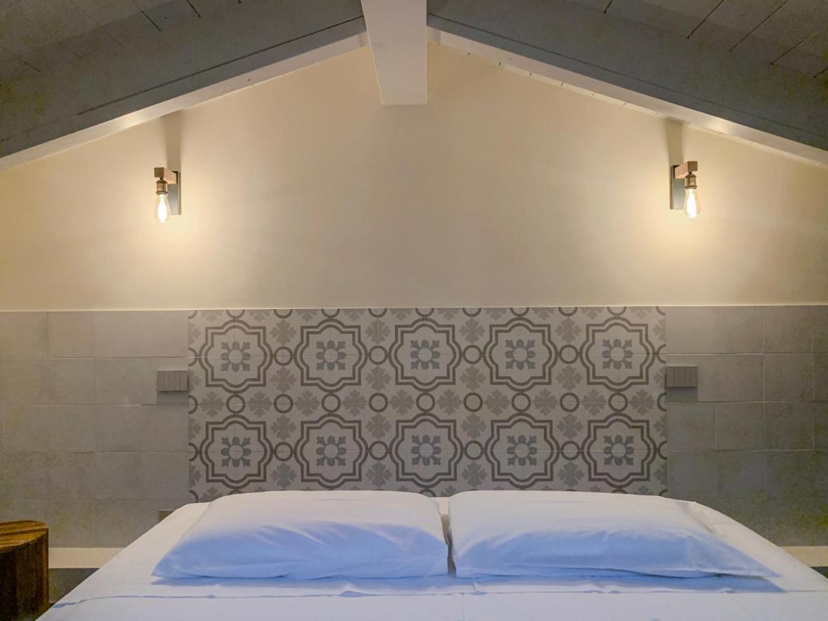 Charming Attic Apartment With Balcony & Swimming Pool Desenzano del Garda Dış mekan fotoğraf