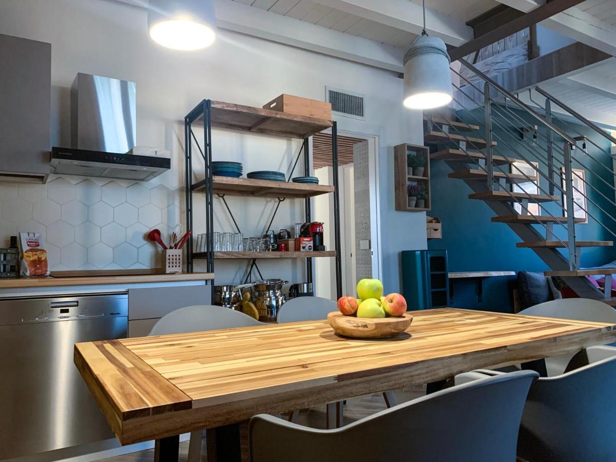 Charming Attic Apartment With Balcony & Swimming Pool Desenzano del Garda Dış mekan fotoğraf